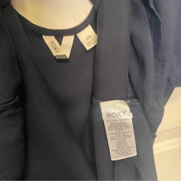 Roxy Gold Soul Coverup Sz M Black Crocheted Lace front Open Back w/tie EUC - Picture 8 of 10